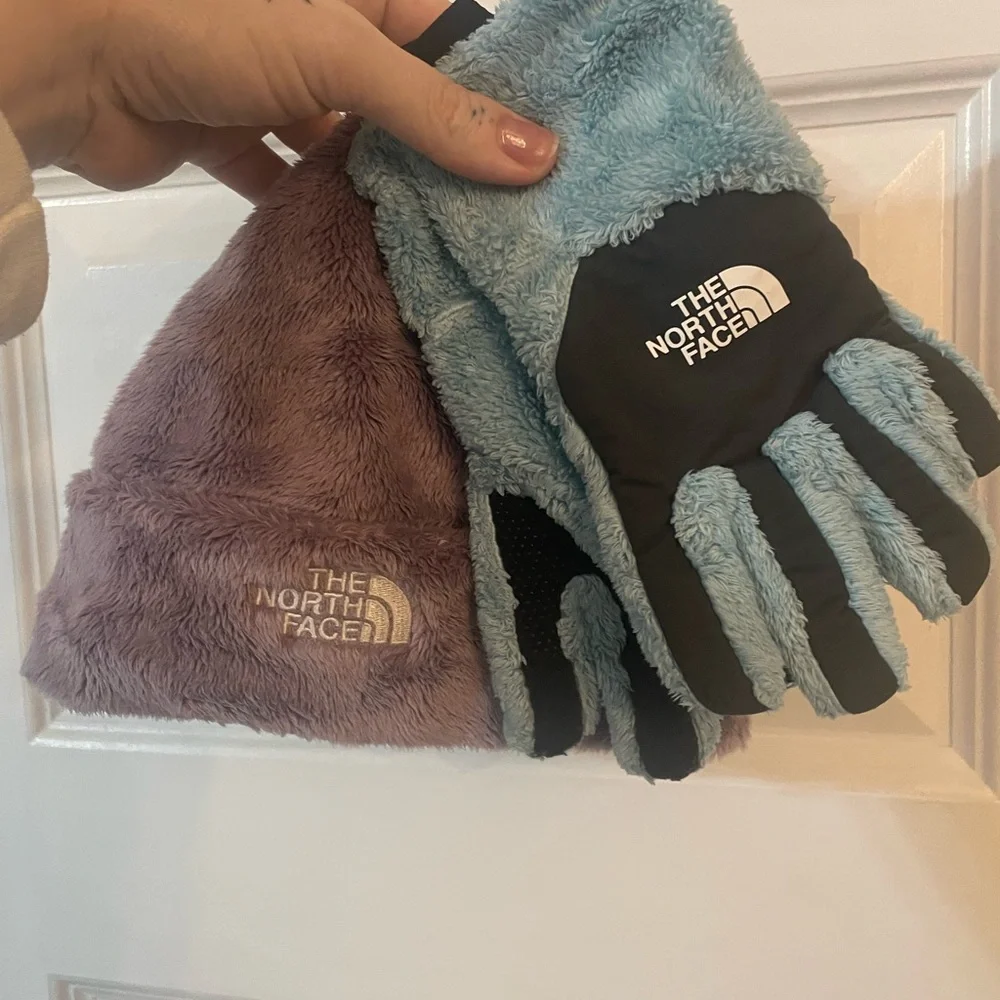 Kids North Face Winter hat and gloves